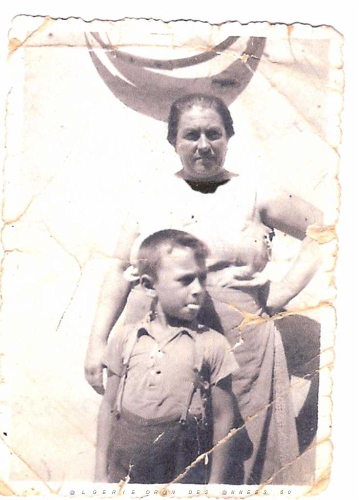 FAMILLE 19XX 111 MA GRAND MERE ET SON FILS.JPG